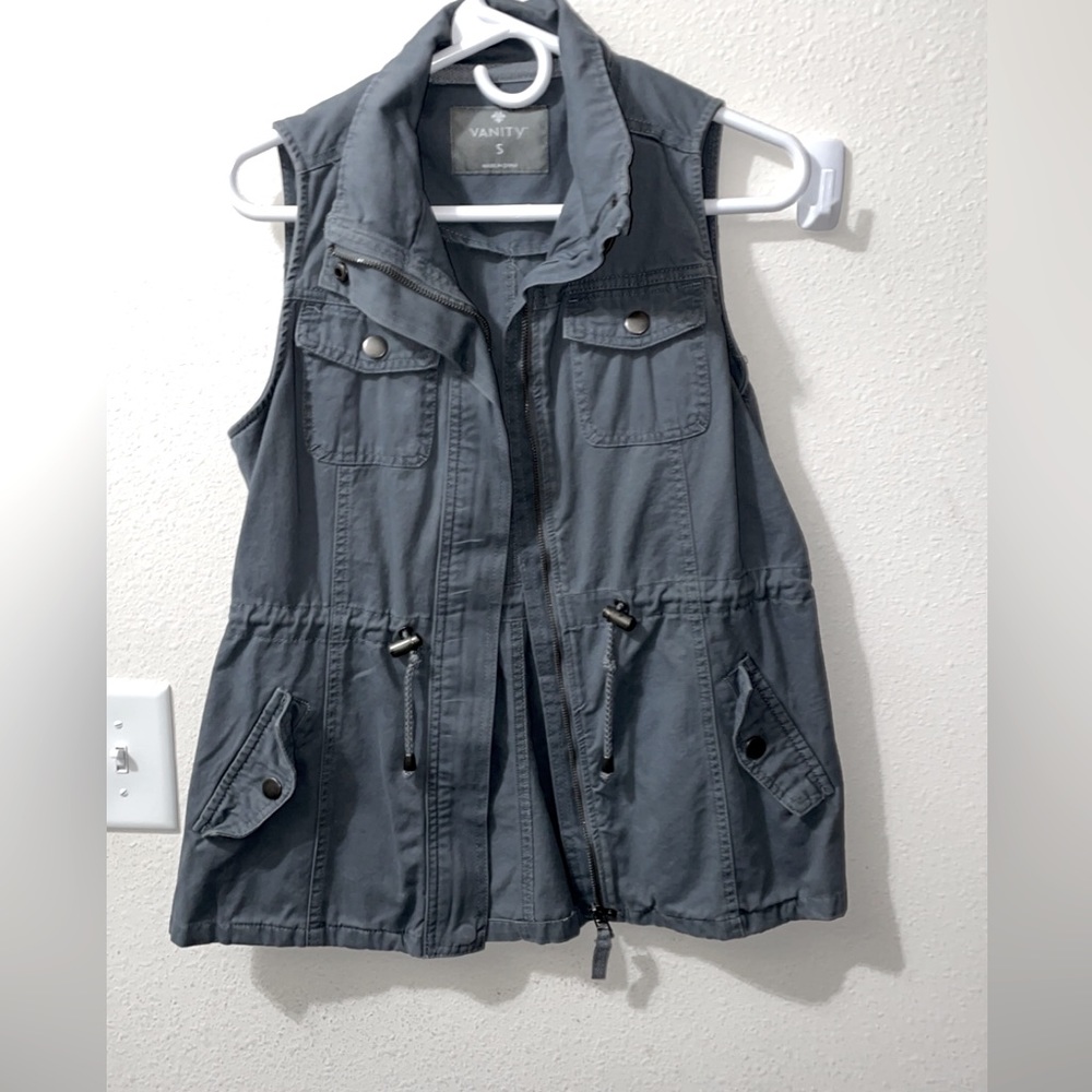 Vanity vest. Grey. Size small